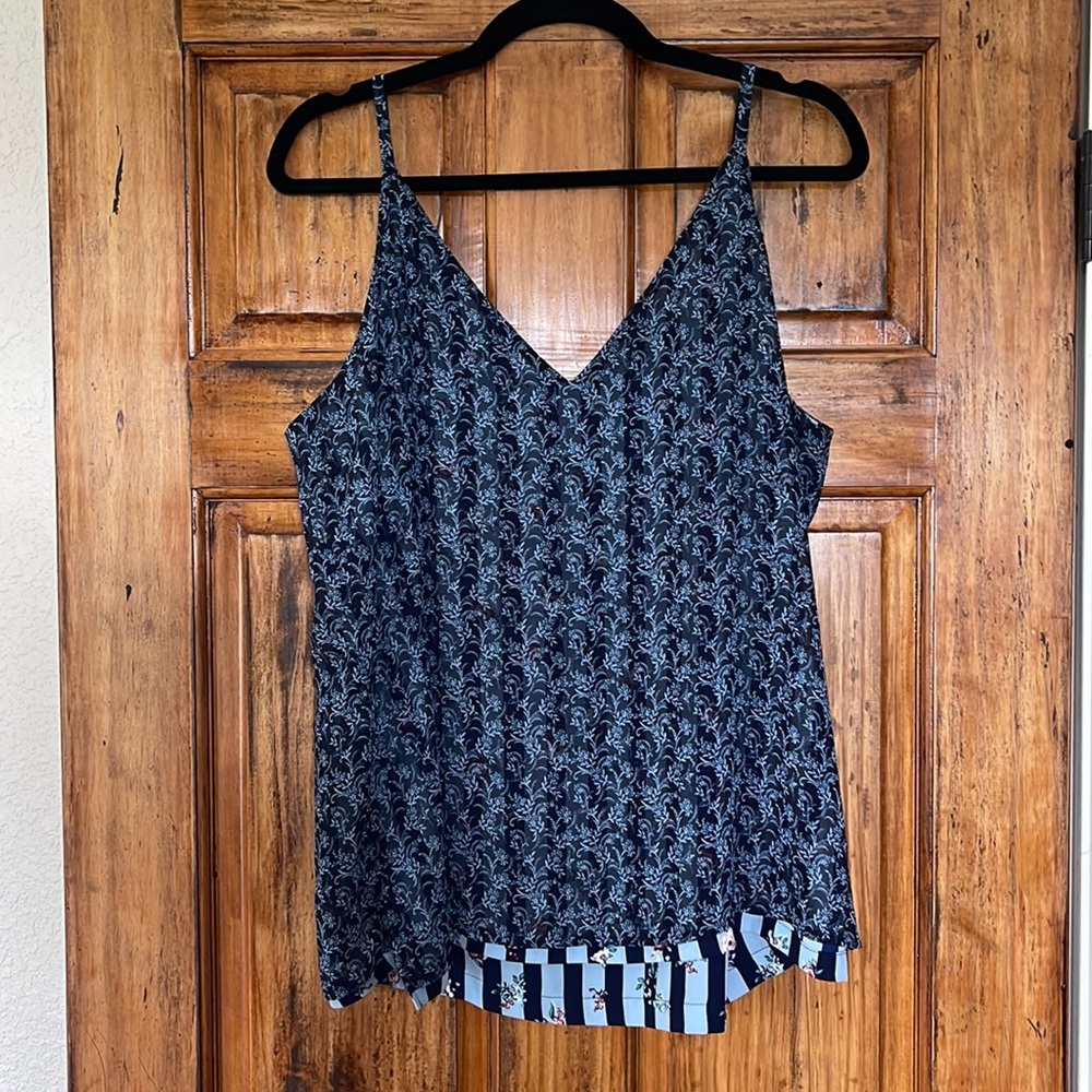 White House black market reversible tank sz XL